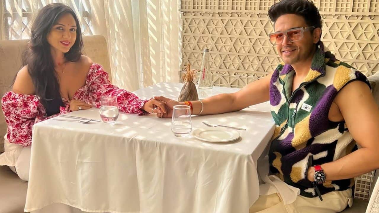 Ideal couple Since she respects Gaurav's maturity, Akanksha said that their nearly ten-year age difference has never been an issue. She clarified that their differences wherein she is impulsive and he is a careful planner, helps them balance each other out.