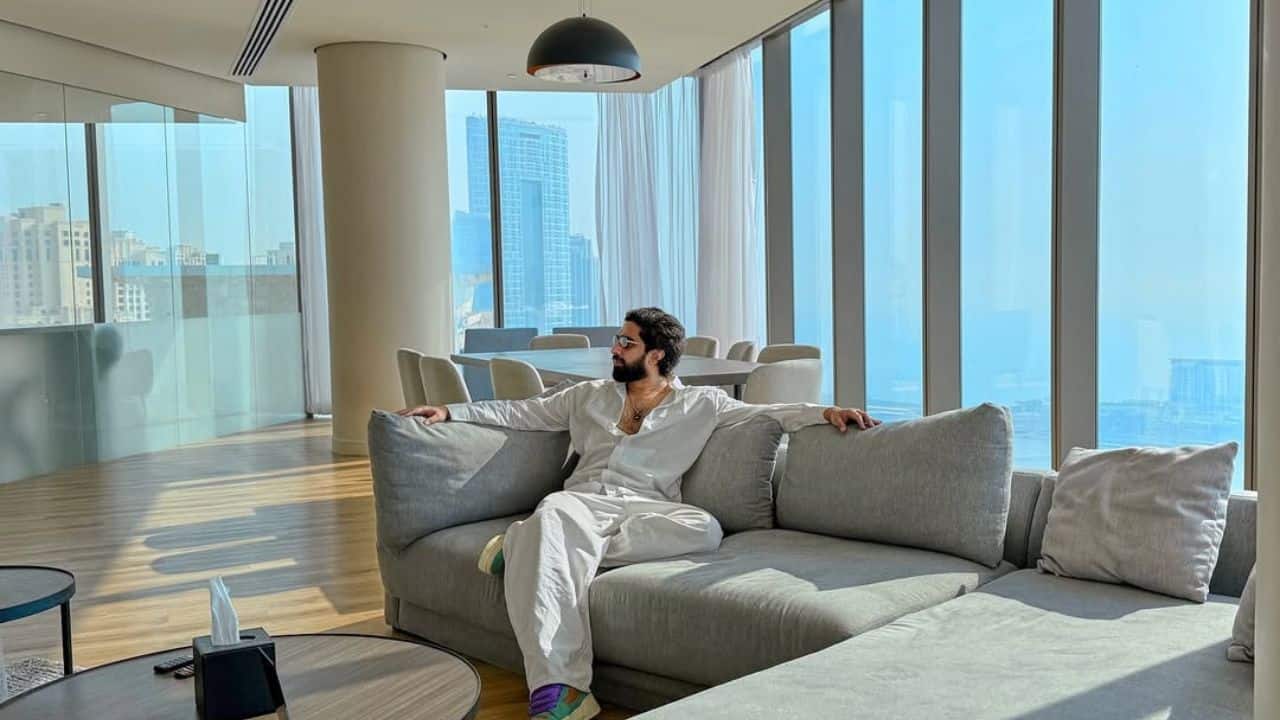 Controversial remarks Mallik's reputation as being direct and outspoken has been influenced by criticism he has received for his truth-beating and negative remarks about the movie business. Controversial remarks Mallik's reputation as being direct and outspoken has been influenced by criticism he has received for his truth-beating and negative remarks about the movie business.