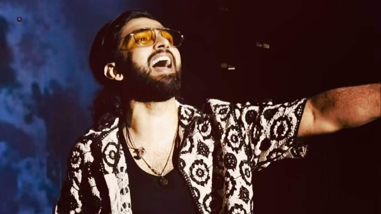 Religious bias Amaal said that his girlfriend's non-Muslim family disapproved of his faith and his work in the film industry, which caused their five-year relationship to terminate. Religious bias Amaal said that his girlfriend's non-Muslim family disapproved of his faith and his work in the film industry, which caused their five-year relationship to terminate.