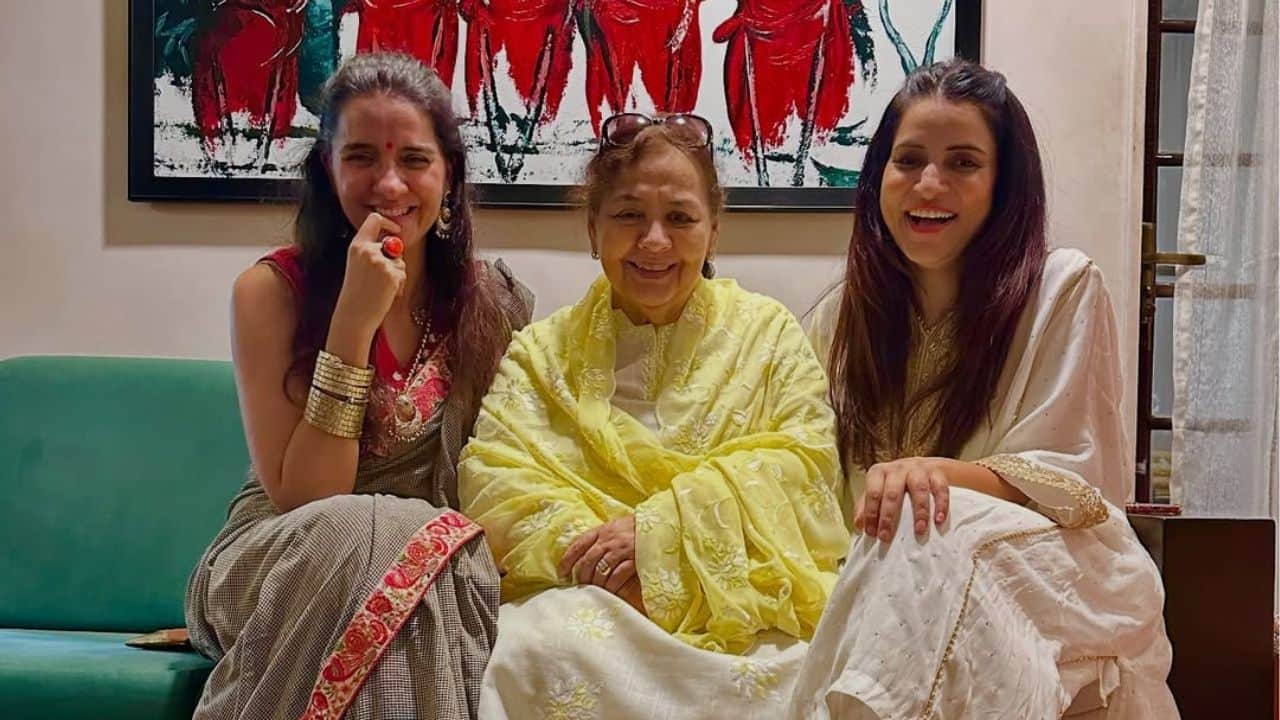 Shararat reunion: Farida Jalal, Simple Kaul, Shruti Seth unite at Ganesh Chaturthi celebration; tease Shararat 2 