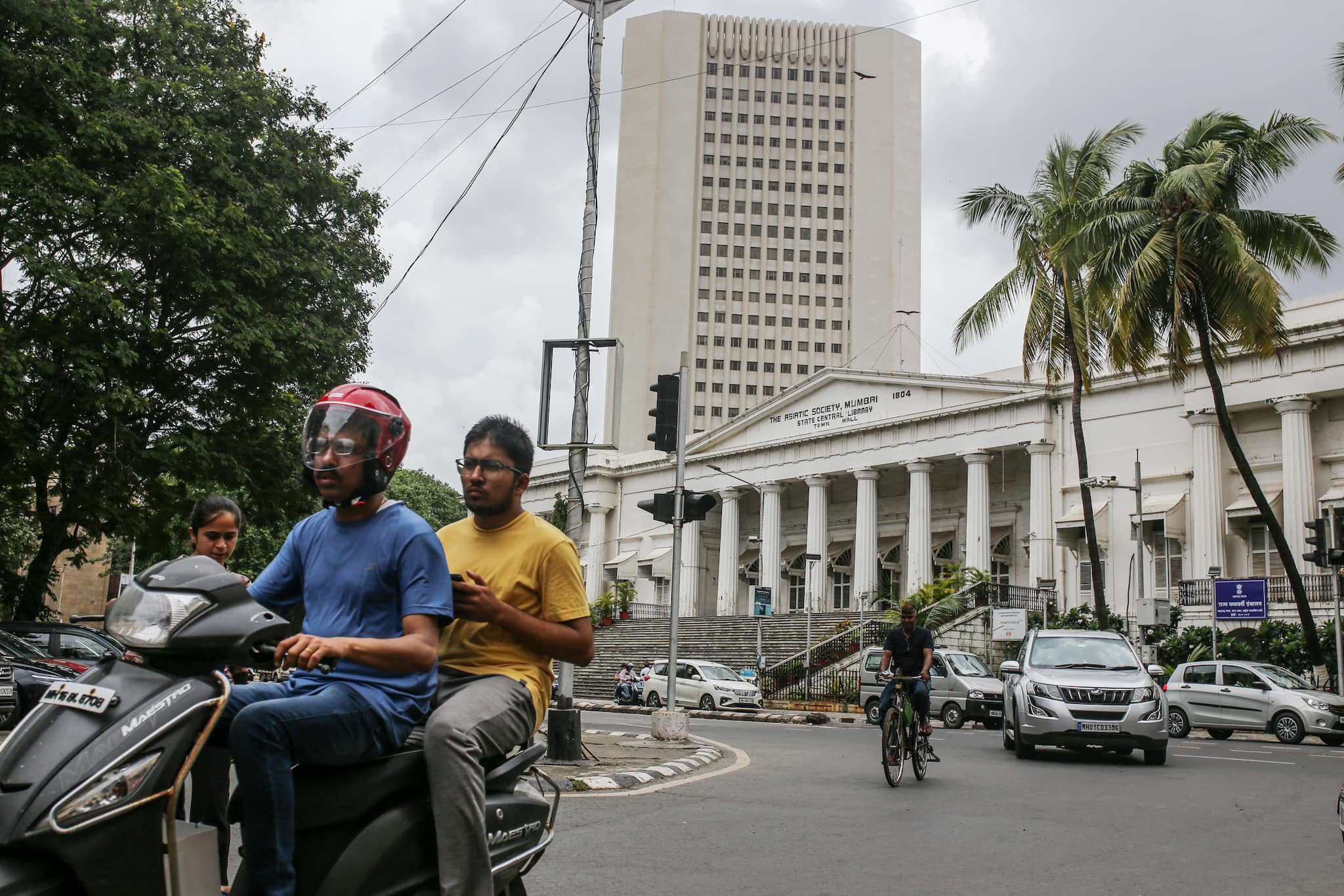 India considers halting shadow banks from duplicating business