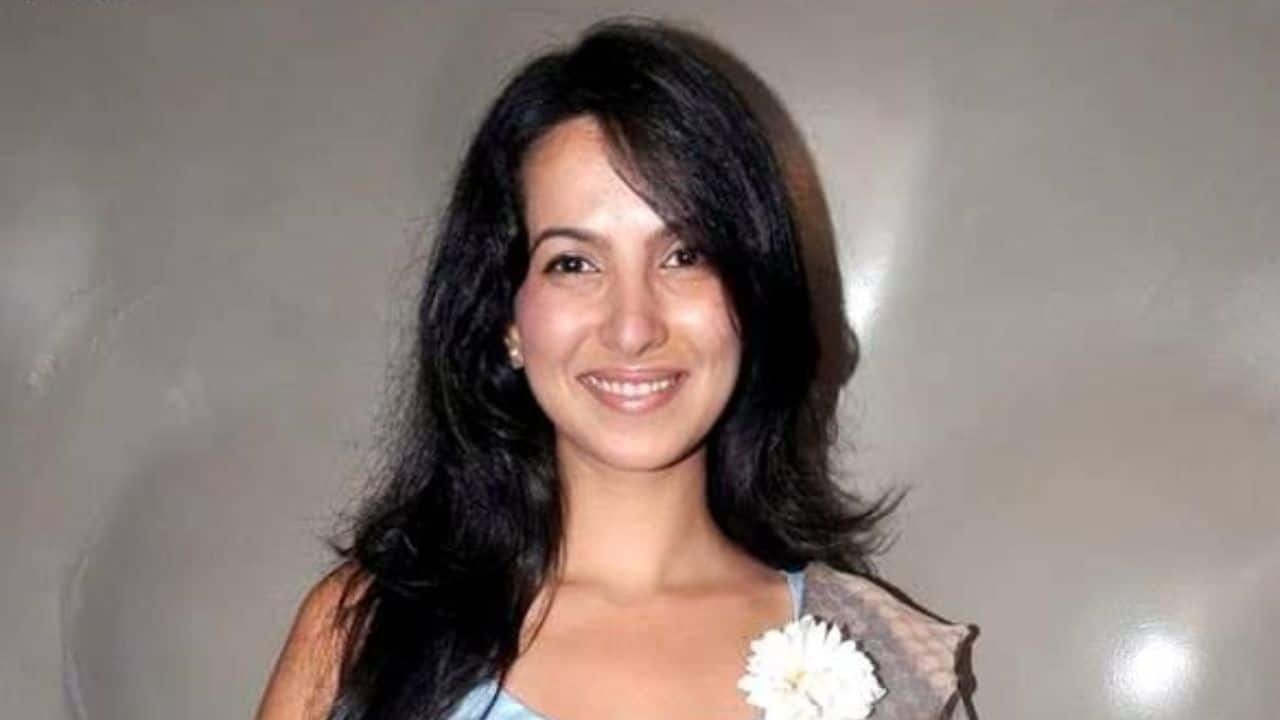 Shraddha Nigam After a successful career in shows like Choodiyan and Krishna Arjun, Shraddha Nigam left acting to pursue her passion for fashion design and now runs her own clothing label.