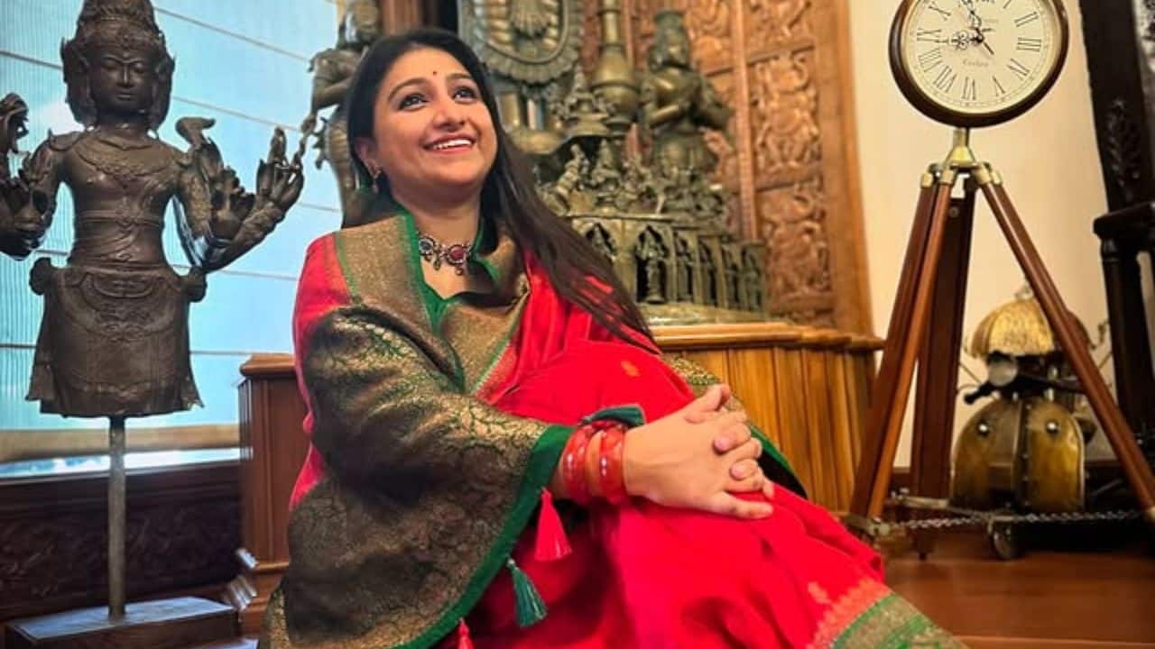 Mohena Kumari Singh Mohena Kumari Singh is a trained dancer and actress known for Yeh Rishta Kya Kehlata Hai. Mohena Kumari left acting after her marriage in 2019 to focus on her new life and family.