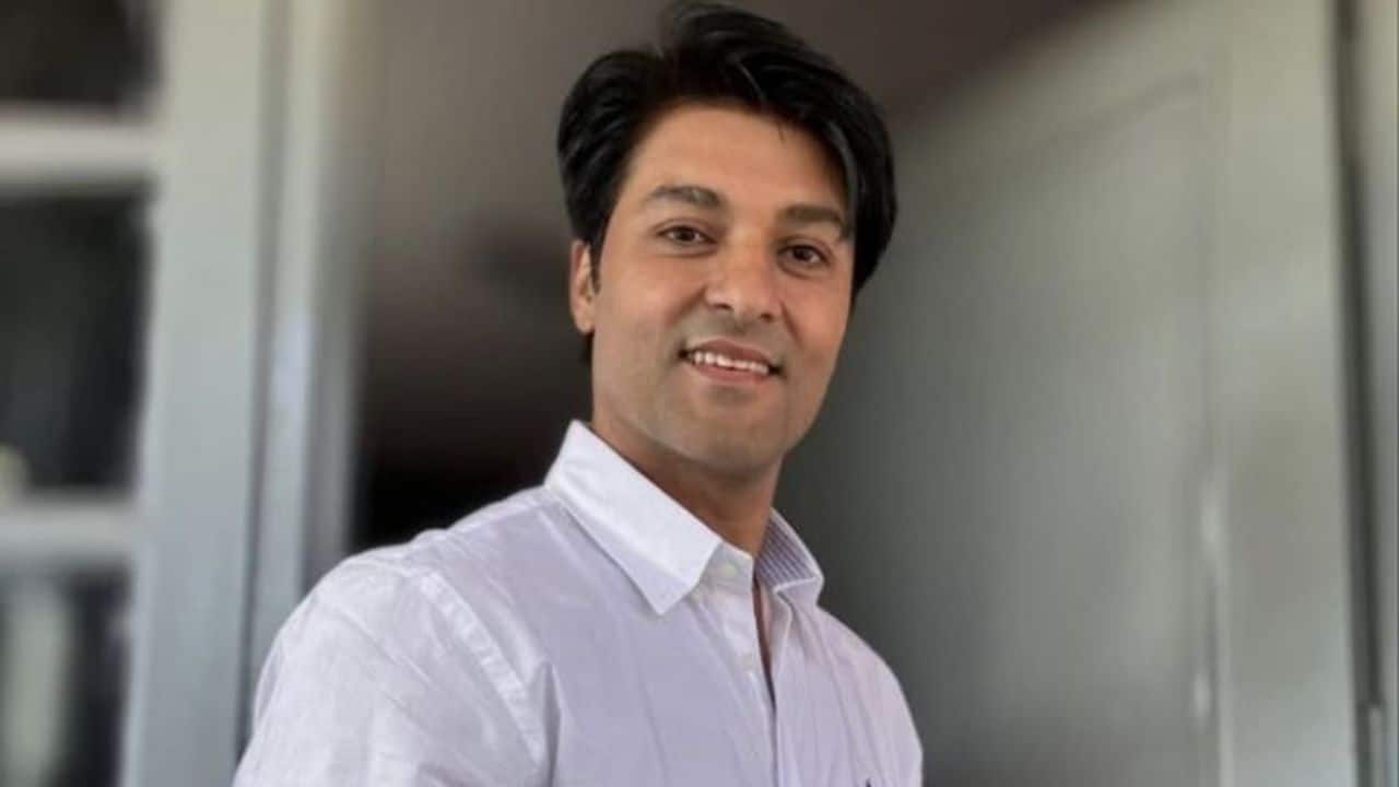 Anas Rashid The lead actor of the popular show Diya Aur Baati Hum, Anas Rashid left the industry after the show's sequel ended. He now leads a quiet life away from the public eye.  
