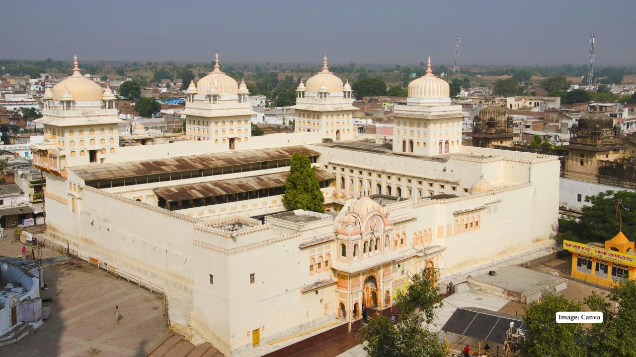 4. Ram Raja Temple – Where God Is Worshipped as King Uniquely, Lord Ram here is revered not just as a deity but as a king. The temple’s evening aarti fills the air with chants, bells, and devotion. (Image: Canva)