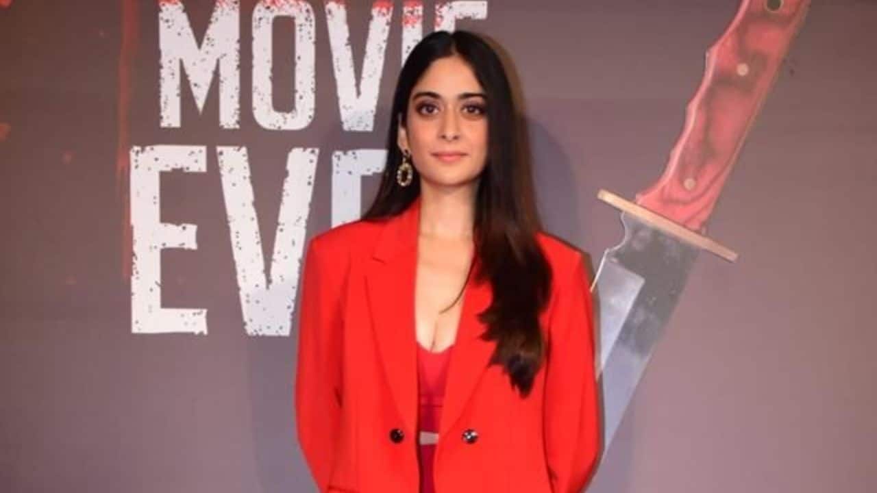 Tanya Maniktala – Badminton Young actor Tanya Maniktala known for her versatile roles in many OTT series has a soft spot for badminton within her. The actress believes that sports can work as a source of recreation and a source of fitness as well. Tanya has loved playing badminton in her school days and also takes out takes out time from her busy shooting schedule to play badminton. Tanya is truly an inspiration for young fans to balance career, passion and heath.