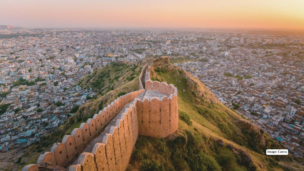 7. Nahargarh Fort – Sunset Goals If you want that dreamy skyline shot of Jaipur bathed in golden light, head here. The fort’s rustic walls plus sweeping views are perfect for candid sunset vibes. (Image: Canva)