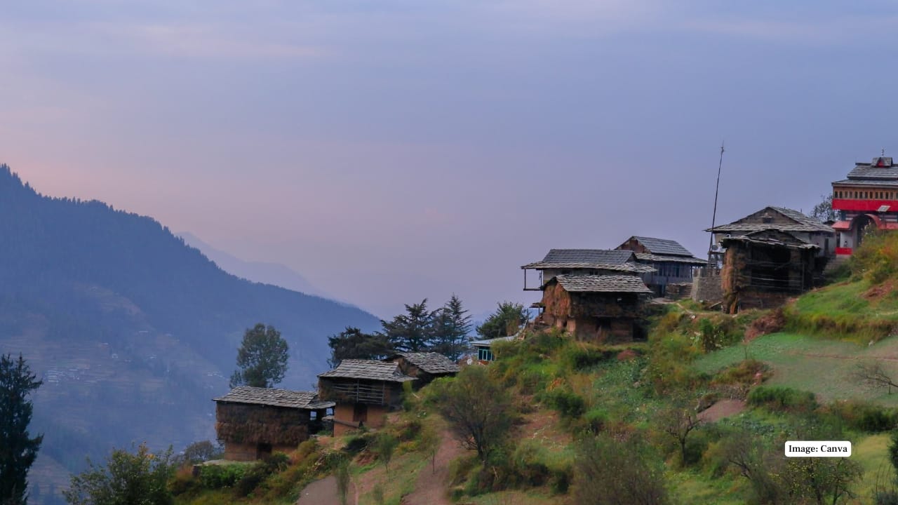 2. Wooden Architecture and Homestays Jibhi is known for its Kath-Kuni style wooden homes and warm homestays, where travellers experience Himachali culture and slow-paced village life while staying close to nature. (Image: Canva)