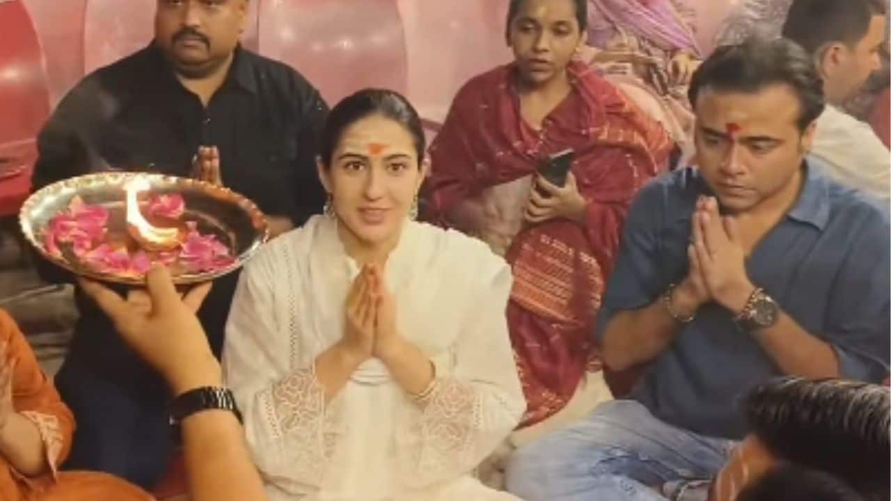 Sara Ali Khan joins Ganga Aarti at Varanasi's Dashashwamedh Ghat, watch video