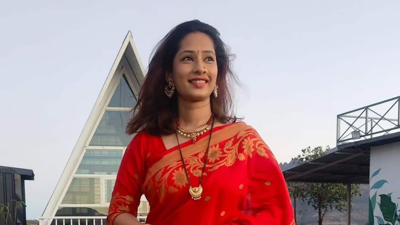 In 2022, she made her final TV appearance on the Marathi game show Aata Hou De Dhingana. She earned praise for her versatility and on-screen persona as she skilfully juggled her work in the Hindi and Marathi industries throughout her career.