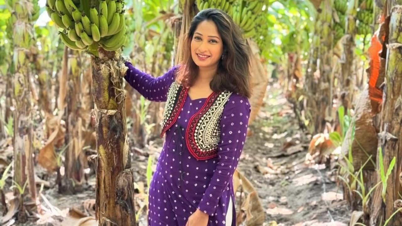 When Priya appeared in the first season of Comedy Circus, she also displayed her lighter side. She solidified her reputation as an all-around entertainer by stepping away from highly dramatic roles and impressing audiences with her wit, comic timing, and versatility.