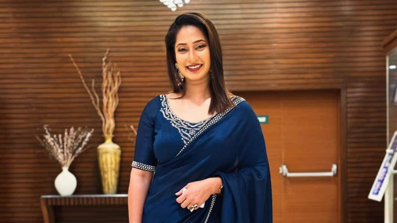 Priya's role as Bhavani Rathod in Saath Nibhaana Saathiya in 2017 took a darker turn. She demonstrated her versatility in handling complex, negative characters with conviction by portraying a manipulative woman who had murdered her husband in a negative role with a dark past.