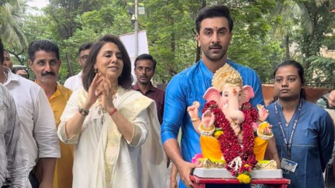 Ranbir Kapoor and Neetu Kapoor bid farewell to Lord Ganesha with devotion as they perform Ganesh Visarjan rituals: Watch