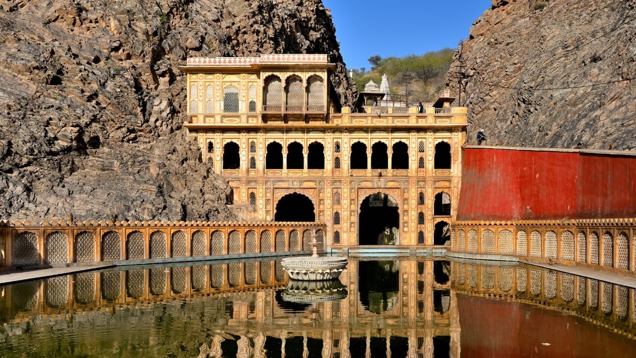 This hidden monkey temple in Jaipur holds sacred water that never dries, know its secret