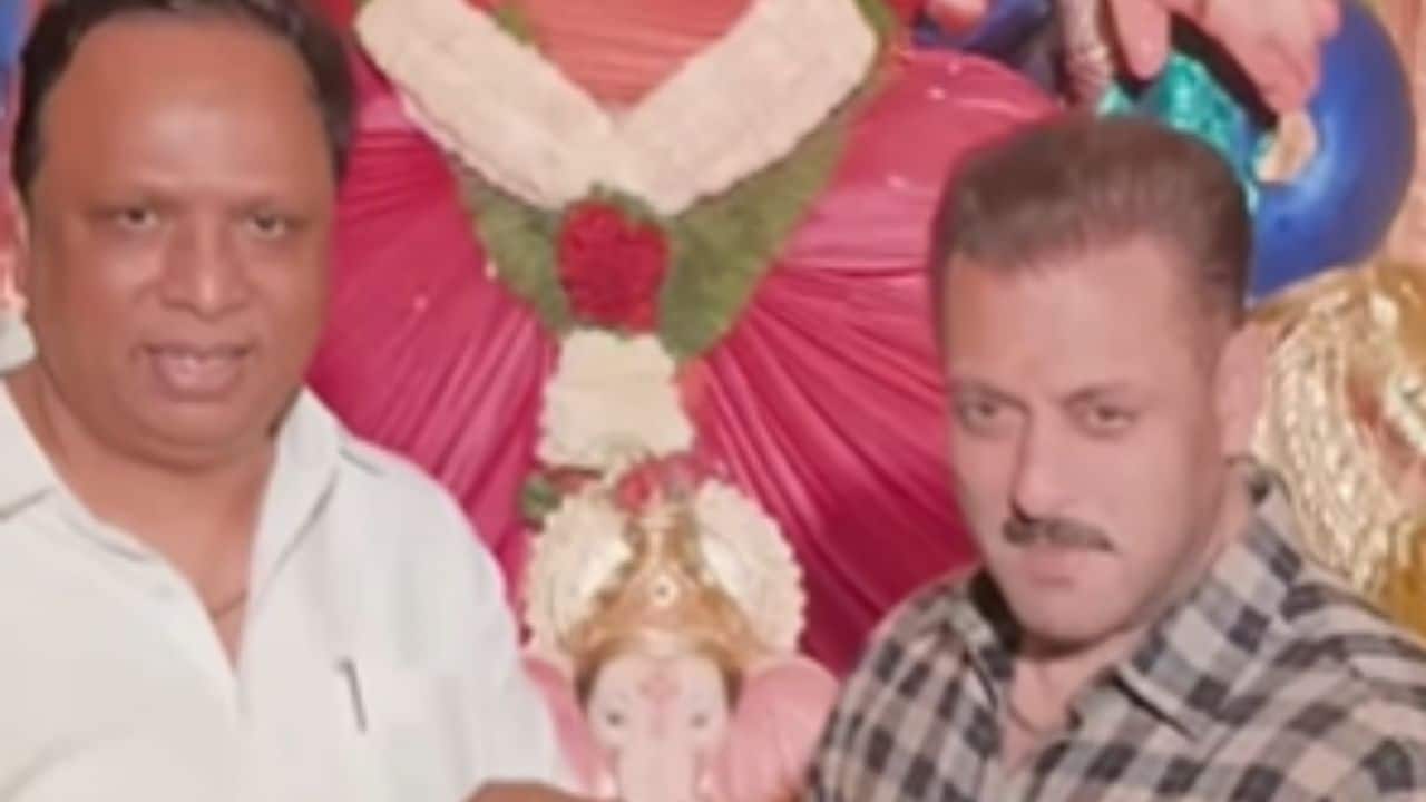 Salman Khan visits Ashish Shelar's Ganpati Madal in Mumbai, watch here
