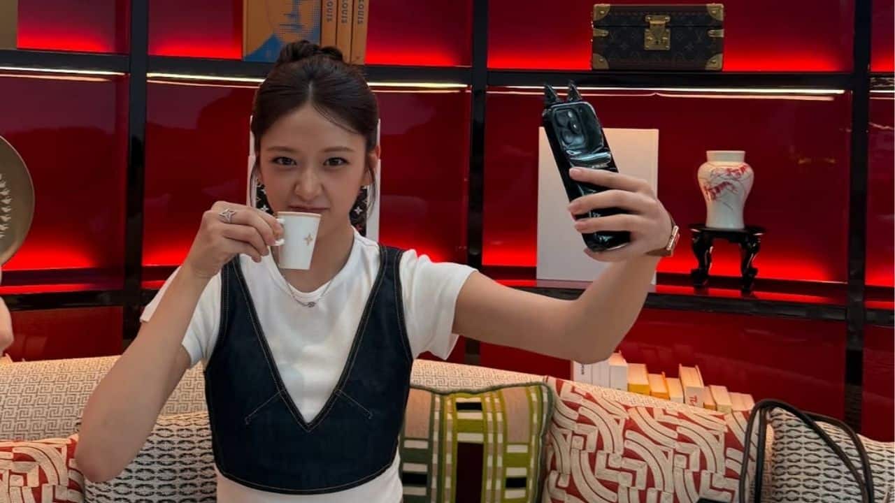 IVE’s Yujin celebrates birthday with photo dump of treats, smiles, and Rei