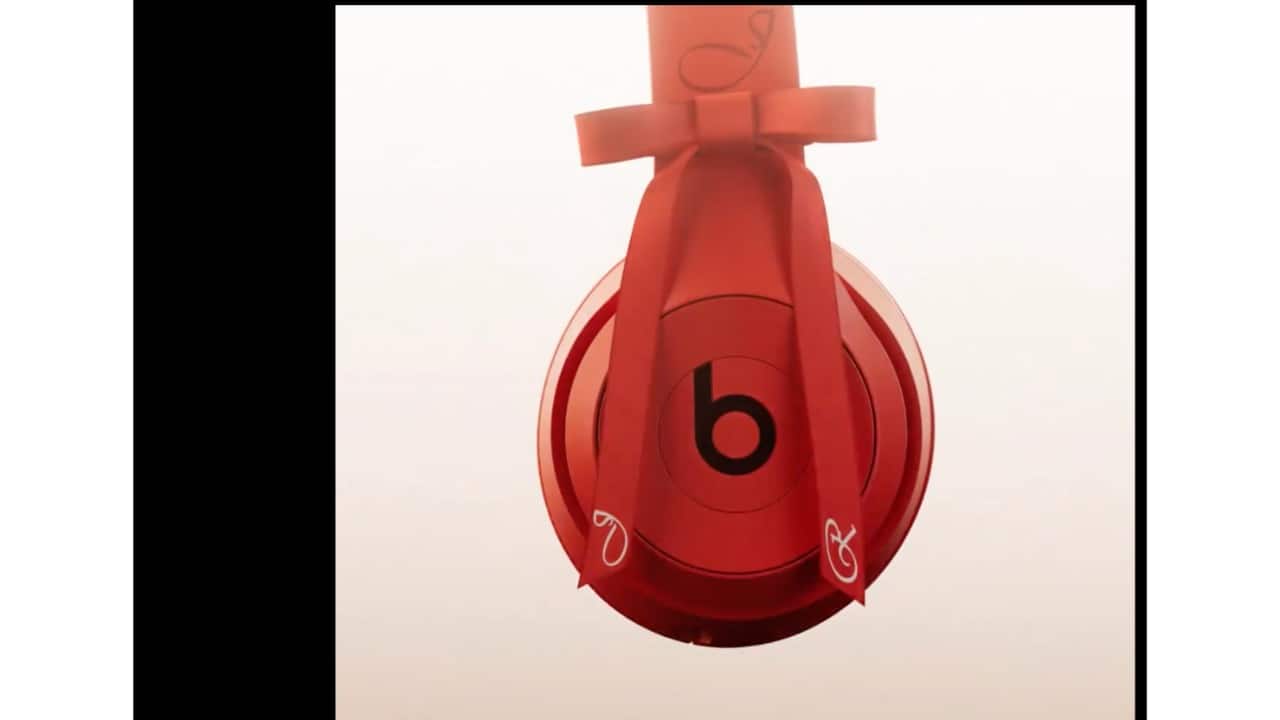 Beats Solo 4 – JENNIE Special Edition Beats Solo 4 JENNIE Special Edition are as vivid as her album!