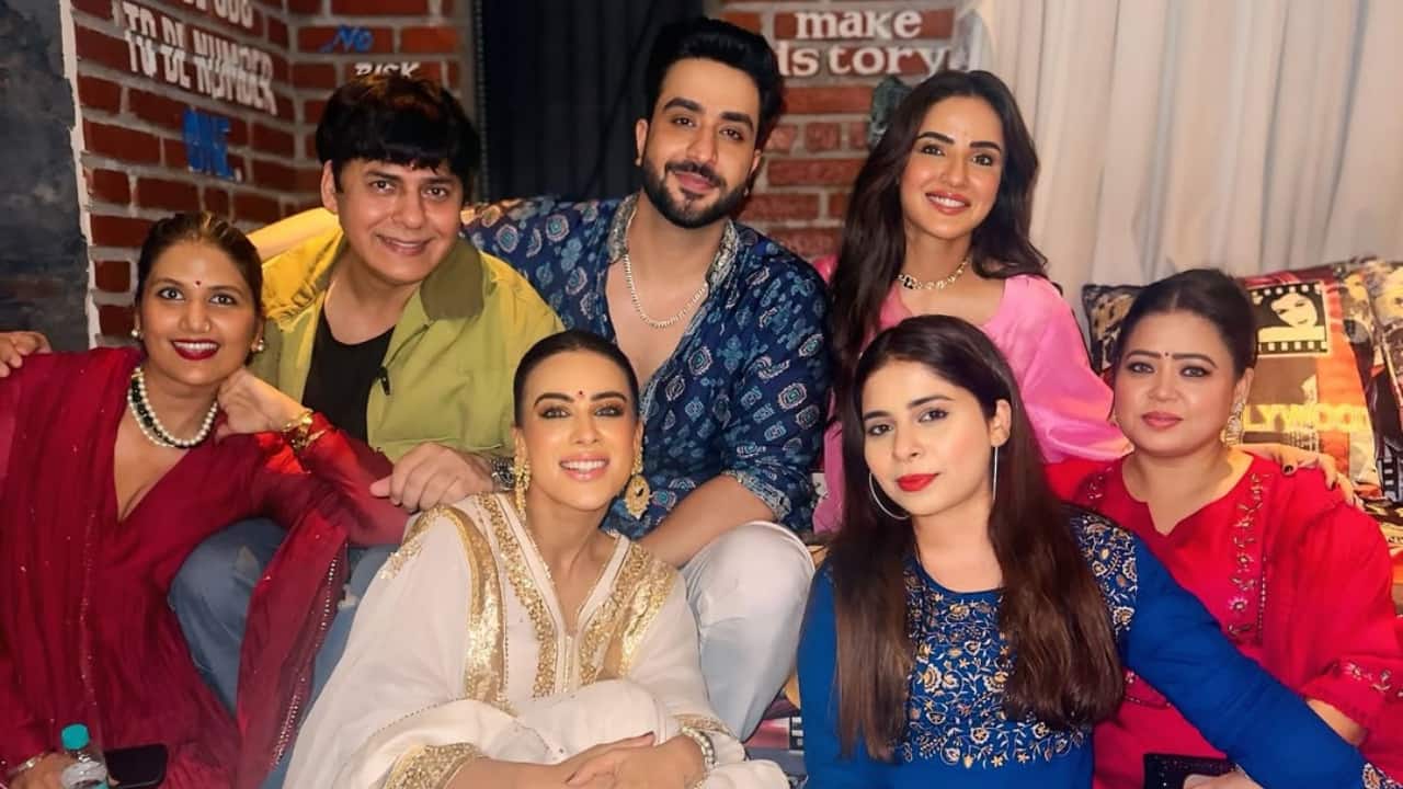 Aly Goni, Jasmin Bhasin, Nia Sharma groove to ‘Teri Akhya Ka Yo Kajal’ at Ganpati celebrations