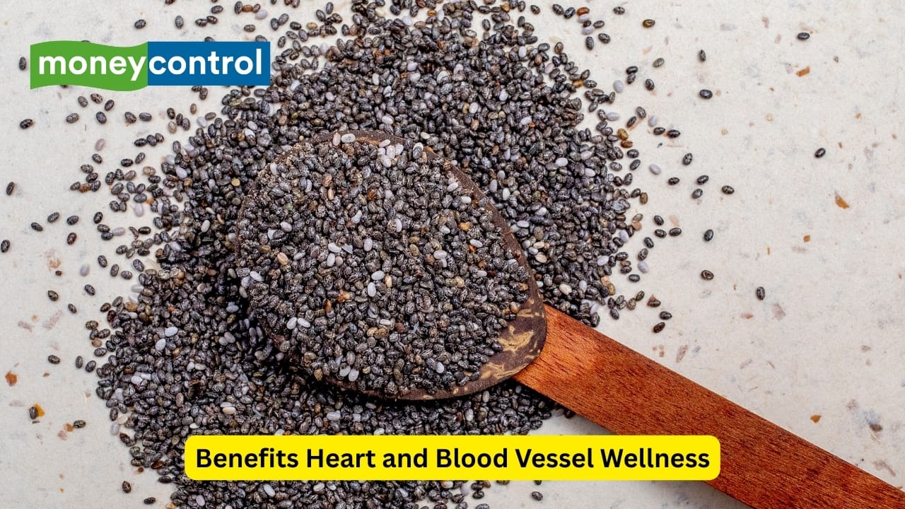 Benefits Heart and Blood Vessel Wellness The good fats in sesame seeds polyunsaturated fatty acids, help to bring down harmful cholesterol while keeping helpful cholesterol steady. These seeds also pack lignans and antioxidants that shield arteries from harm boosting blood flow and lowering the risk of heart problems as time goes on.(Image: Canva) Benefits Heart and Blood Vessel Wellness The good fats in sesame seeds polyunsaturated fatty acids, help to bring down harmful cholesterol while keeping helpful cholesterol steady. These seeds also pack lignans and antioxidants that shield arteries from harm boosting blood flow and lowering the risk of heart problems as time goes on.(Image: Canva)