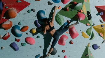 Bouldering may look fun and fearless, but injuries are part of the journey. From finger strains to ankle twists, every climber faces a few setbacks on the wall.(Image: Pexels)