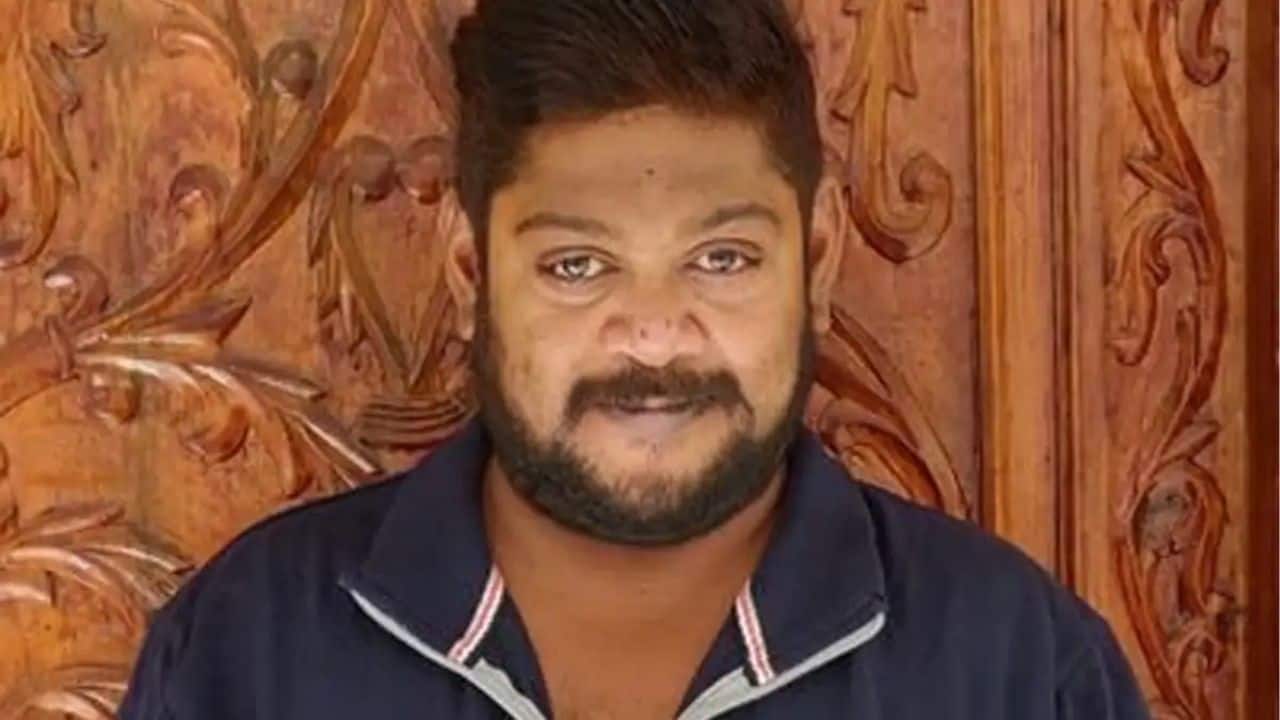 Suman Shetty: Once upon a time comedian, Suman Shetty did good roles and 7/G Brundavan Colony is one of his popular films. Unfortunately, it has become tough for him to get offers now.