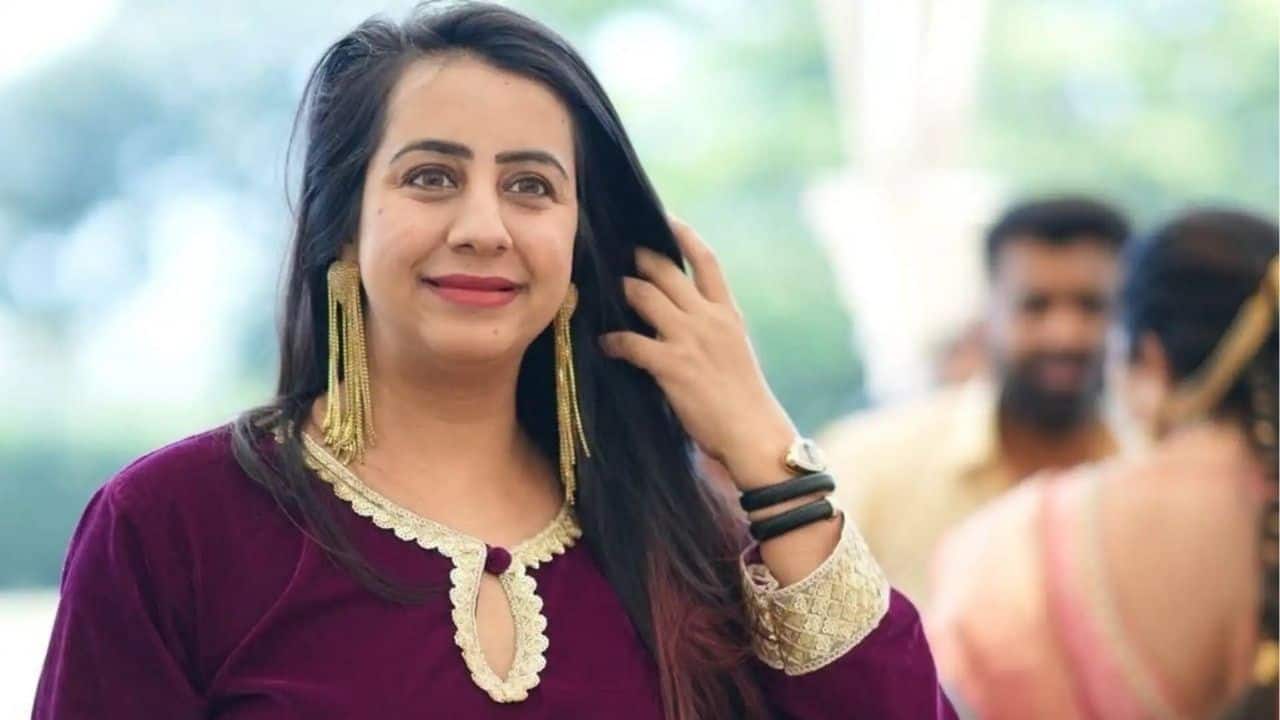 Sanjana Galrani: Sanjana is also an actress who has worked with actors like Prabhas and Trisha. She is currently on a break after having two children and is looking for a comeback to cinema.