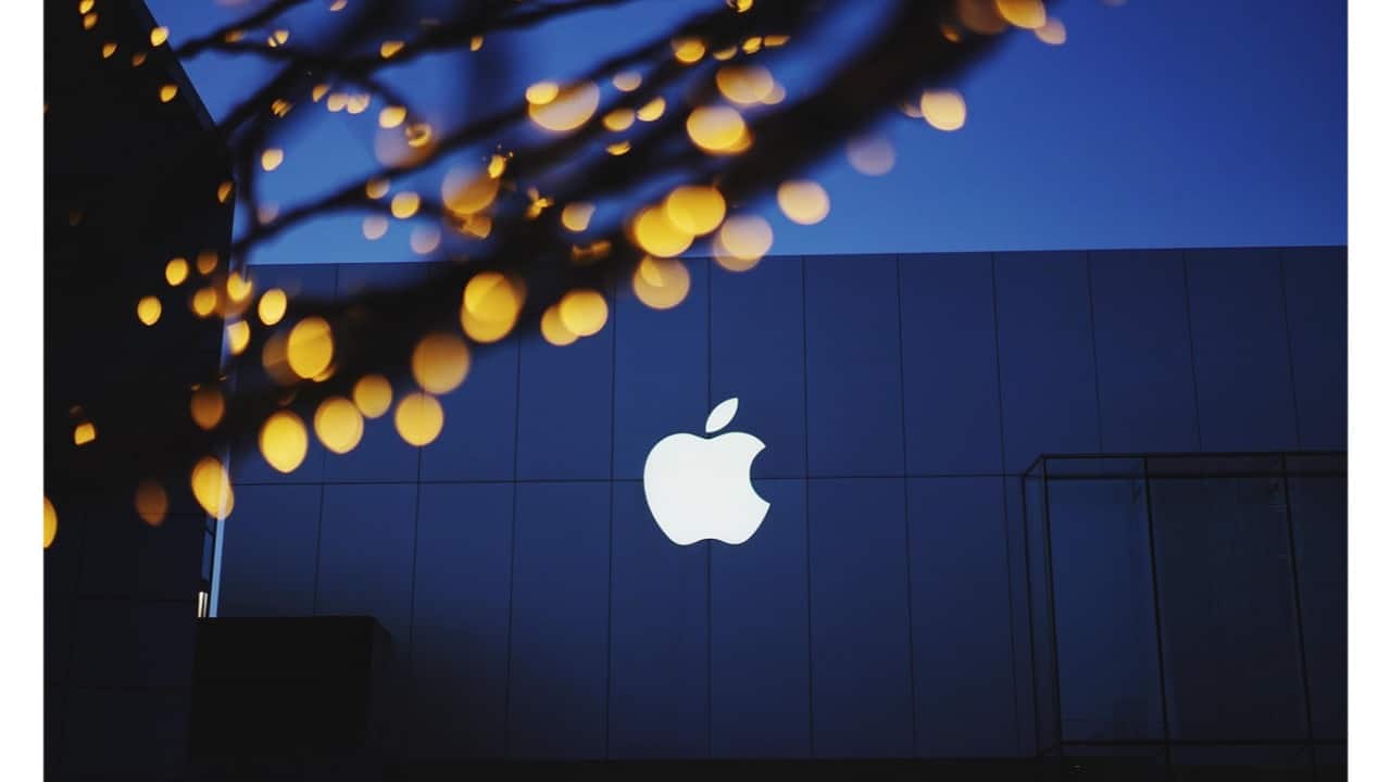 Apple’s AI strategy could be summed up in three words: Report