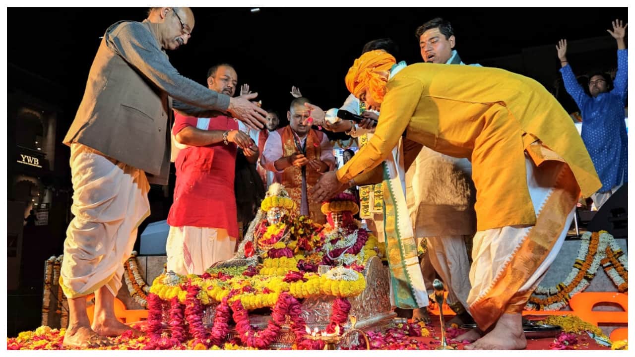 Kashi Vishwanath temple priests &amp; staff to get state govt employee status, 3x pay hike