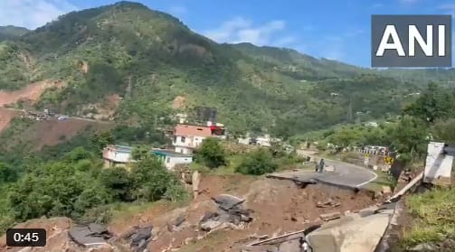 J&amp;K floods: Mughal Road reopens as water starts receding, Jammu-Srinagar highway still shut
