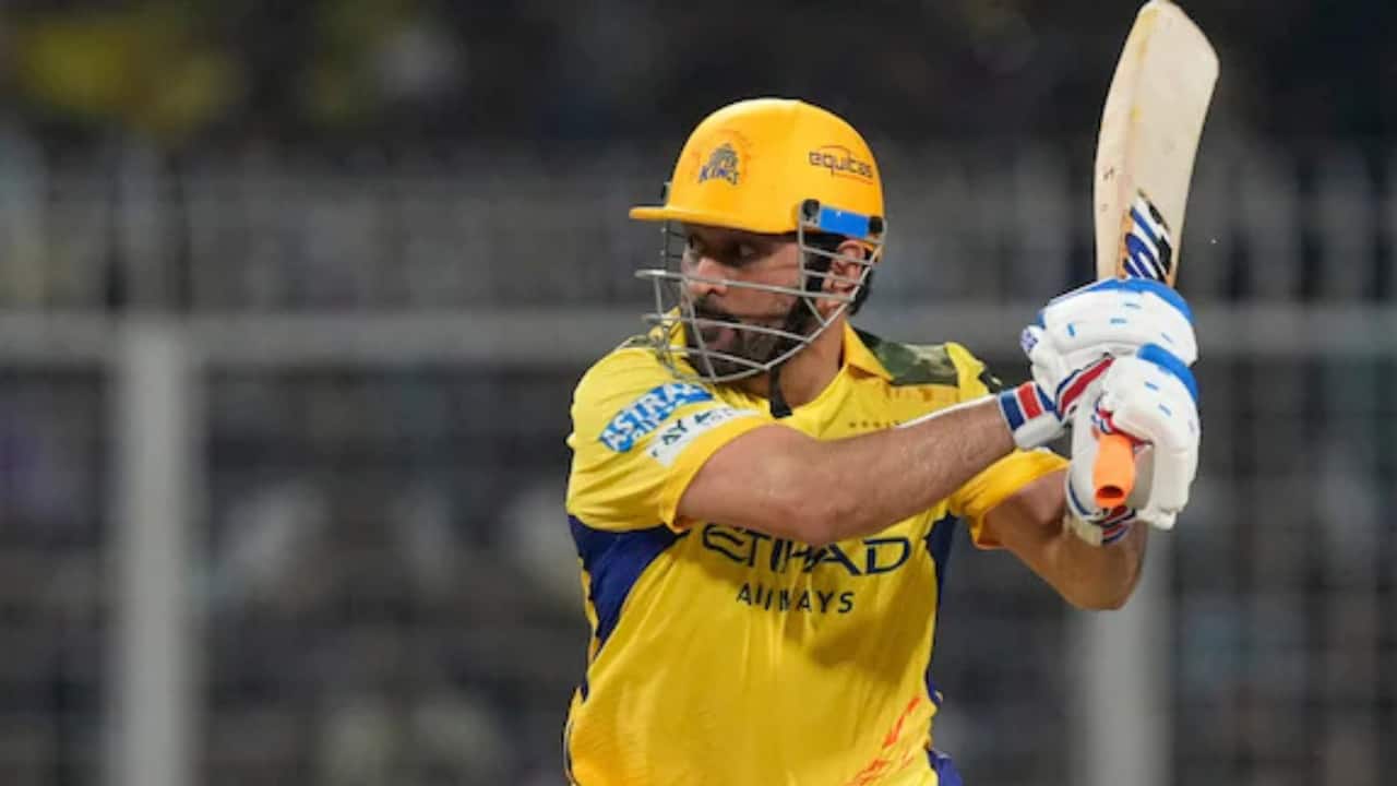 Five cricketers who have led teams with MS Dhoni in their side Five cricketers who have led teams with MS Dhoni in their side