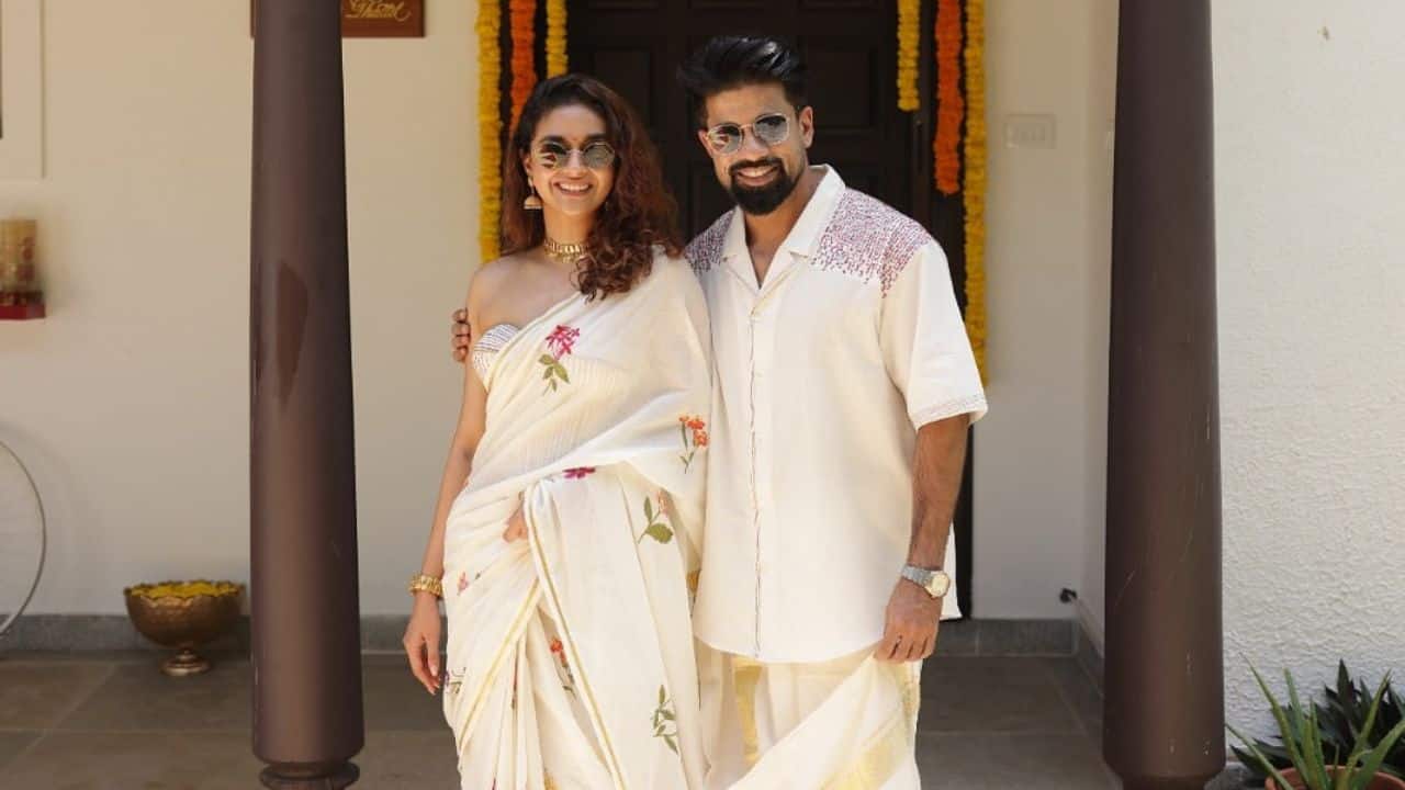 Couple Moment Posing outside their Onam-decorated home, the couple looked stunning in matching cream outfits. Their chemistry was evident, giving the festive charm a more intimate touch.