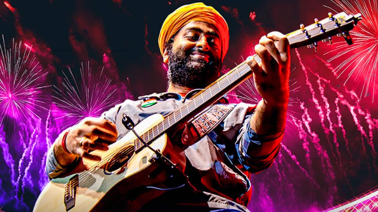 Arijit Singh performs Saiyaara title track's retro rendition at London’s Tottenham Hotspur stadium, watch