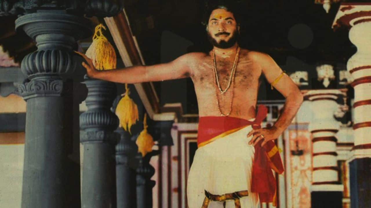 Oru Vadakkan Veeragatha This historical epic is a reimagining of the folk tale of the warrior Chanthu Chekavar. Instead of depicting him as an enemy, the movie delves into the personification of his character as a tragic hero, lost in love and circumstances. Mammootty's performance as Chandu got him his first National Award for Best Actor and proved that he could imbue shades of grey in an otherwise larger-than-life character.