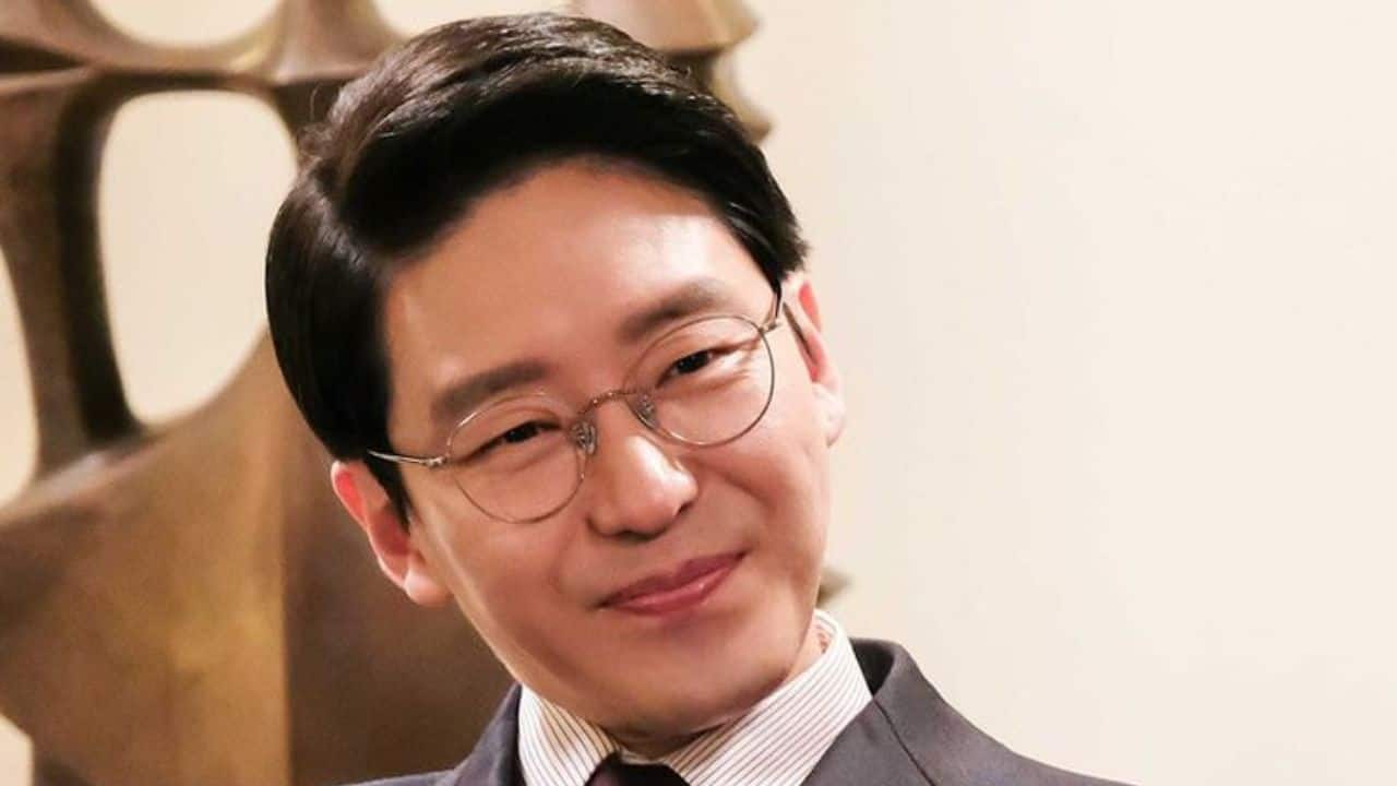 Uhm Ki-joon In a handwritten letter to his fans, veteran actor Uhm Ki-joon who is best known for his villainous role in The Penthouse, announced his impending marriage to his non-celebrity partner. He said the wedding would be a private ceremony attended by close friends and family, and that he had found a kind and thoughtful person with whom to begin a new life. Uhm Ki-joon In a handwritten letter to his fans, veteran actor Uhm Ki-joon who is best known for his villainous role in The Penthouse, announced his impending marriage to his non-celebrity partner. He said the wedding would be a private ceremony attended by close friends and family, and that he had found a kind and thoughtful person with whom to begin a new life.