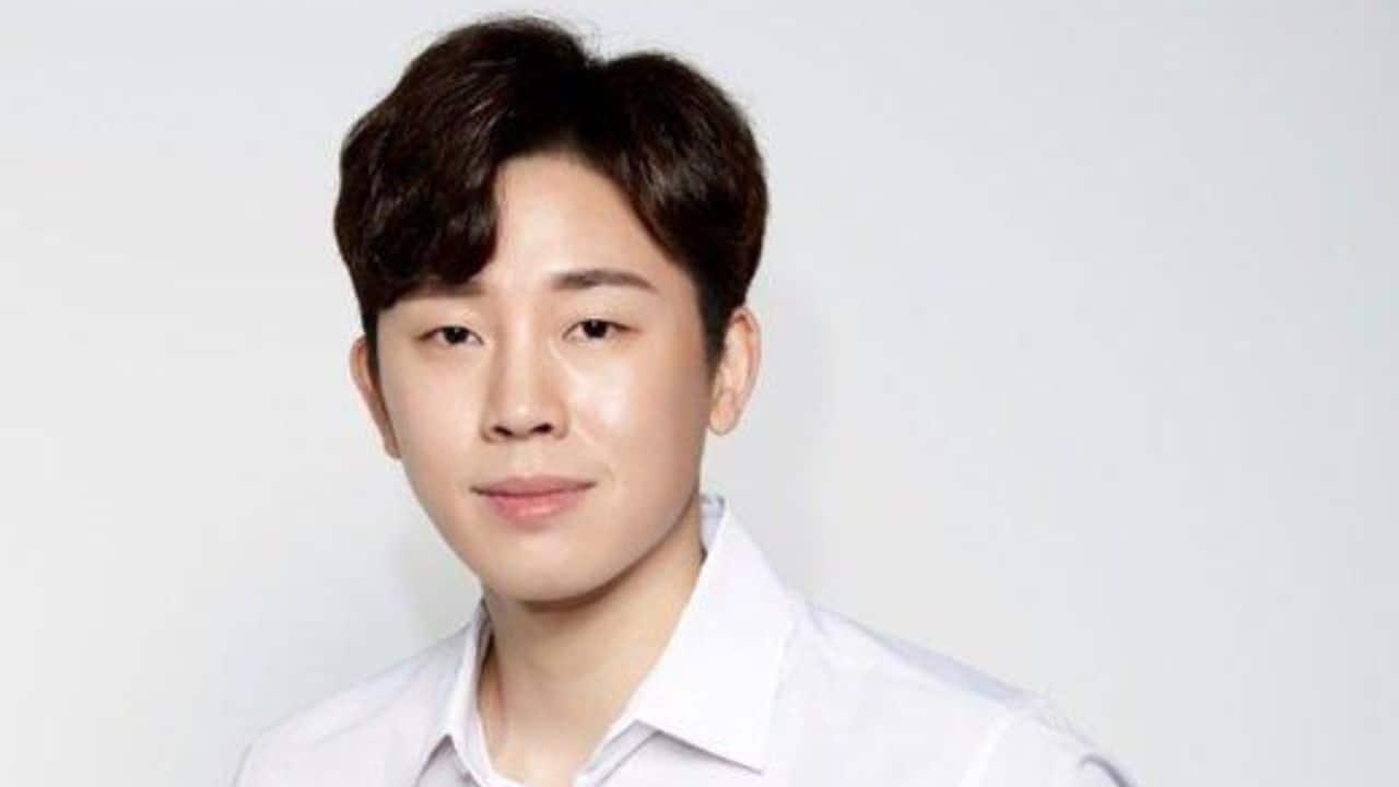 Lee Dal Known for the hit drama like Hospital Playlist, actor Lee Dal also chose to tie the knot with his partner who is not from the entertainment industry. His agency requested privacy for the newlyweds, confirming his decision to keep his personal life private. The wedding was a quiet, private affair. Lee Dal Known for the hit drama like Hospital Playlist, actor Lee Dal also chose to tie the knot with his partner who is not from the entertainment industry. His agency requested privacy for the newlyweds, confirming his decision to keep his personal life private. The wedding was a quiet, private affair.