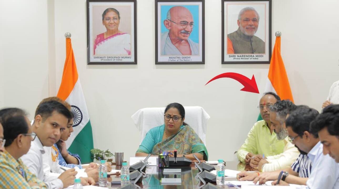 'Phulera Panchayat': AAP slams CM Rekha Gupta for letting husband sit in Delhi govt meeting