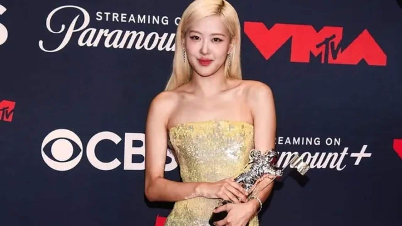 First K-pop artist to win MTV VMAs Song of the Year Blackpink member Rosé has recently created history by becoming the first K-pop artist to win Song of the Year. She won the First Solo Moonperson for Song of the Year for her collaboration with Bruno Mars, Apt.