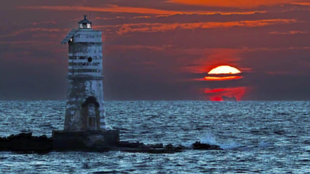 Sardinia Sunset: On September 7, a total lunar eclipse will turn the Full Moon red, visible from Antarctica, Australia, Asia, Europe, and Africa as Earth’s shadow covers it completely. (Image: NASA)