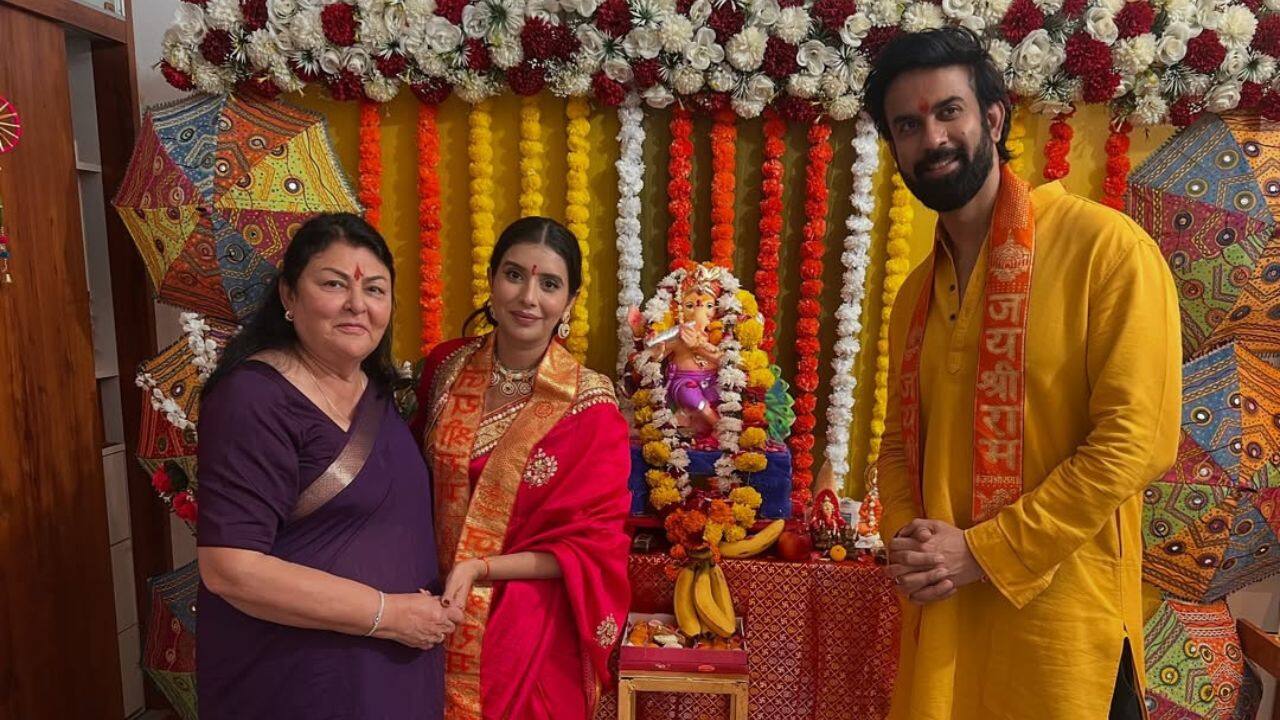 2. Ganesh Chaturthi Festivities Together To celebrate Ganesh Chaturthi this year, Charu and Rajeev gathered with their daughter and other family members. Charu's stunning orange saree and Rajeev's matching orange shirt made their twinning appearance the festival's high point. 2. Ganesh Chaturthi Festivities Together To celebrate Ganesh Chaturthi this year, Charu and Rajeev gathered with their daughter and other family members. Charu's stunning orange saree and Rajeev's matching orange shirt made their twinning appearance the festival's high point.