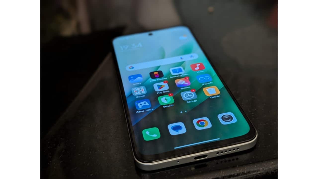 Display The 6.9-inch IPS LCD panel runs at 144Hz, making it smooth for scrolling and gaming. Brightness peaks at 850 nits, which is good but falls short of OLED rivals. The 374ppi density ensures decent sharpness. Display The 6.9-inch IPS LCD panel runs at 144Hz, making it smooth for scrolling and gaming. Brightness peaks at 850 nits, which is good but falls short of OLED rivals. The 374ppi density ensures decent sharpness.