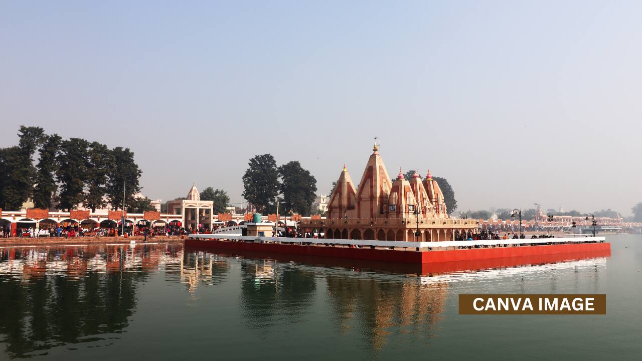 Sannihit Sarovar, Kurukshetra: Sannihit Sarovar, where seven holy rivers meet, is a powerful site for Shradh. Devotees bathe, chant mantras, and offer Pinds to honor their ancestors with love and devotion.