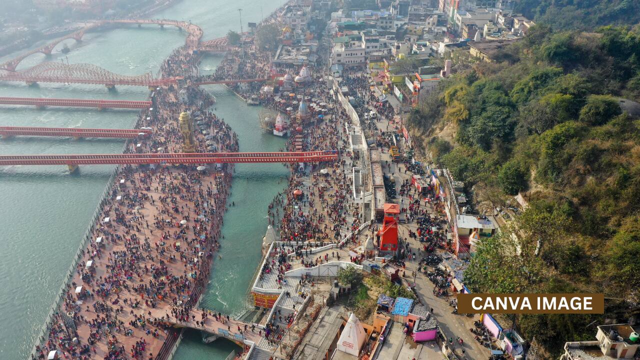 Haridwar, Uttarakhand: Known as the “Gateway to God,” Haridwar is a holy site for Pind Daan on the Ganga’s banks. Rituals here honor ancestors and are believed to grant freedom from worldly sufferings.