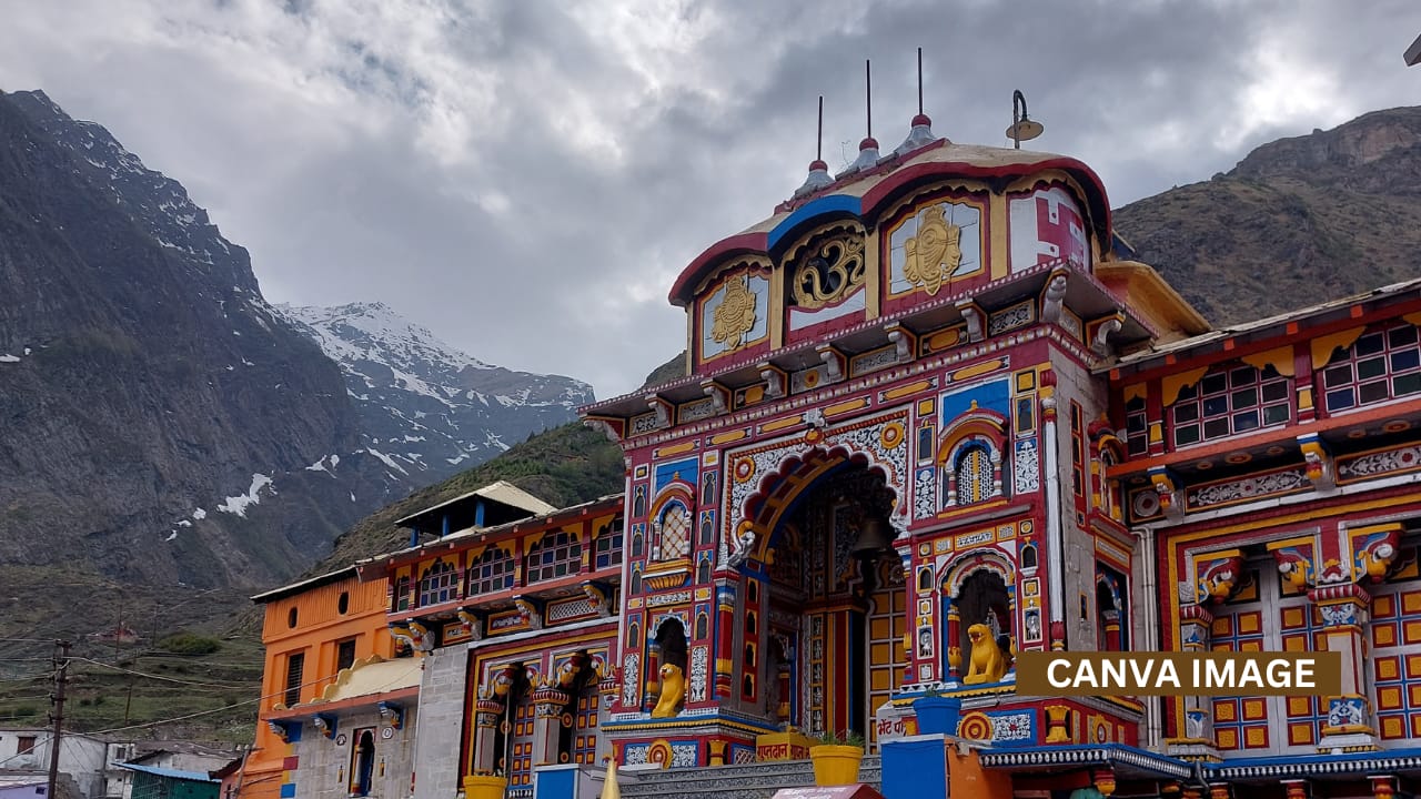 Badrinath, Uttarakhand: Brahma Kapal Ghat in Badrinath is famous for Shradh rituals. Bathing in the Alakananda River and offering Pinds here is said to wash away sins and bless souls with eternal peace.