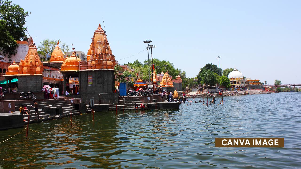 Ujjain, Madhya Pradesh: On the banks of the sacred Shipra River in Ujjain, Shradh and Pind Daan are performed at Ram Ghat and Siddhwat. These rituals connect families to their ancestors spiritually.