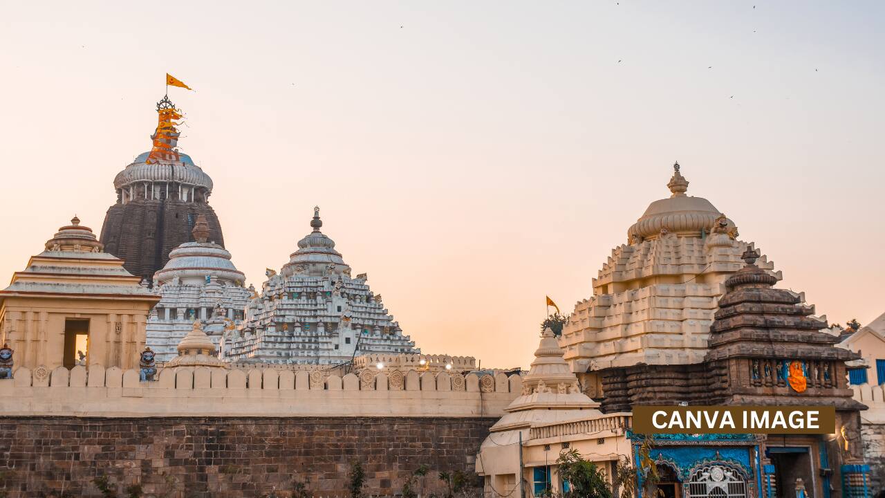 Jagannath Puri, Odisha: Jagannath Puri, where the Mahanadi and Bhargavi rivers meet, is a revered place for Pind Daan. Devotees believe the sacred waters help free souls from worldly bonds and guide them to peace.