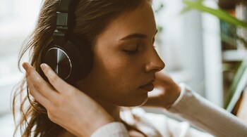 From calming ragas to lo-fi beats, music therapy is helping young people manage stress, anxiety, and mood swings in an accessible, natural way. (Image: Pexels)