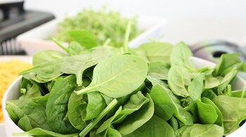 Tiny green leaves bring powerful health benefits and can enhance both flavor and wellness in everyday meals.(Image: Pexels)