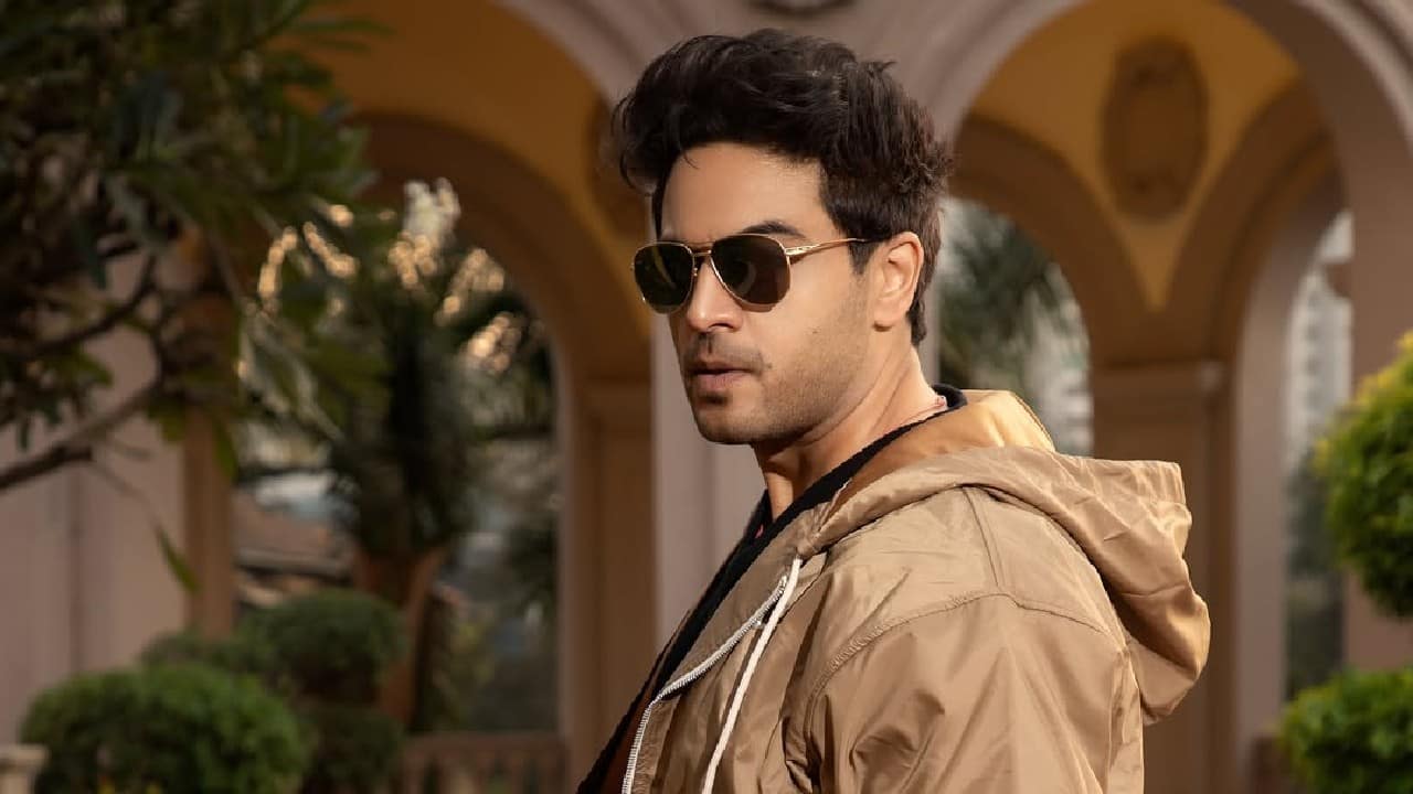 Gaurav Khanna Gaurav Khanna is an actor with a Master of Business Administration (MBA). After completing his education at Seth Anandram Jaipuria School in Kanpur, he relocated to Mumbai to pursue his postgraduate studies, says Economic Times.