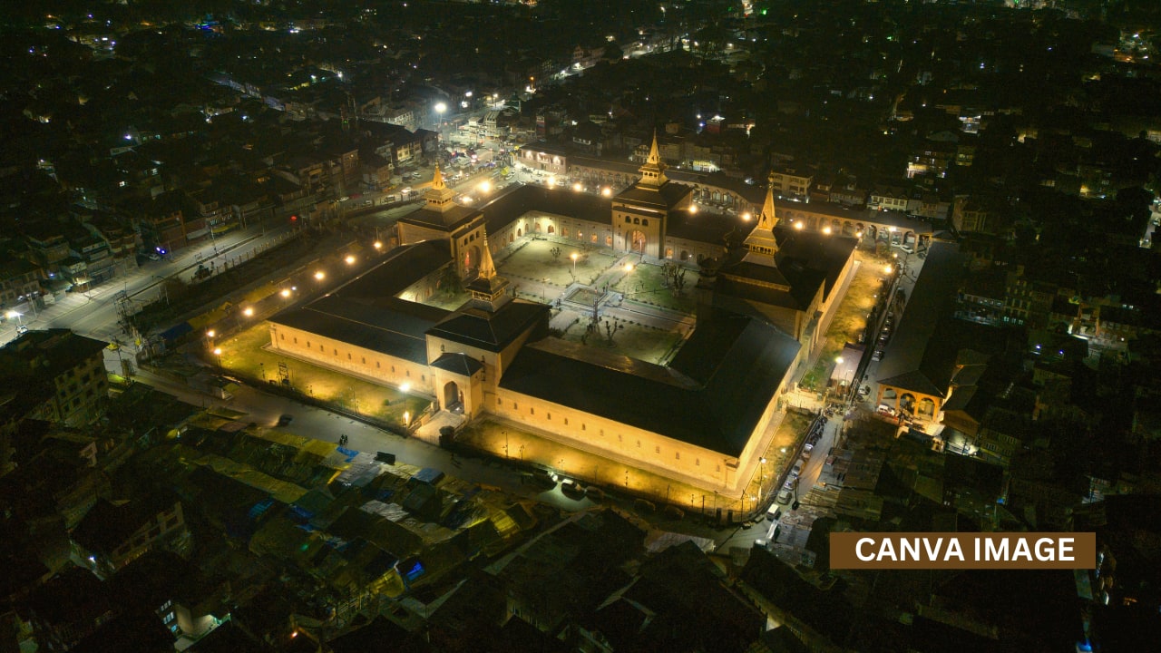 Jamia Masjid Srinagar beautifully lit up at night, showcasing its stunning architecture (image: canva)