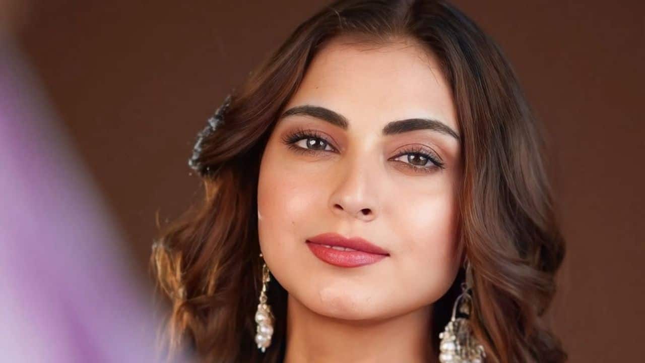 Farrhana Bhatt She has a Bachelor's degree in Mass Communication and Journalism from Government College for Women, Srinagar. She also completed a Diploma in Acting from Anupam Kher's Actor Prepares in Mumbai, suggests TOI.